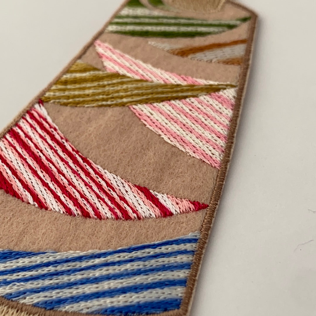 レーヨン120d/2 カスリ(コントラストが綺麗な刺繍仕上がり)