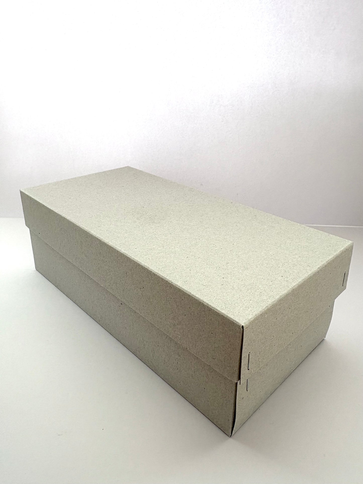 レーヨン収納用ケース（工業用レーヨン糸サイズが12本収まる箱）