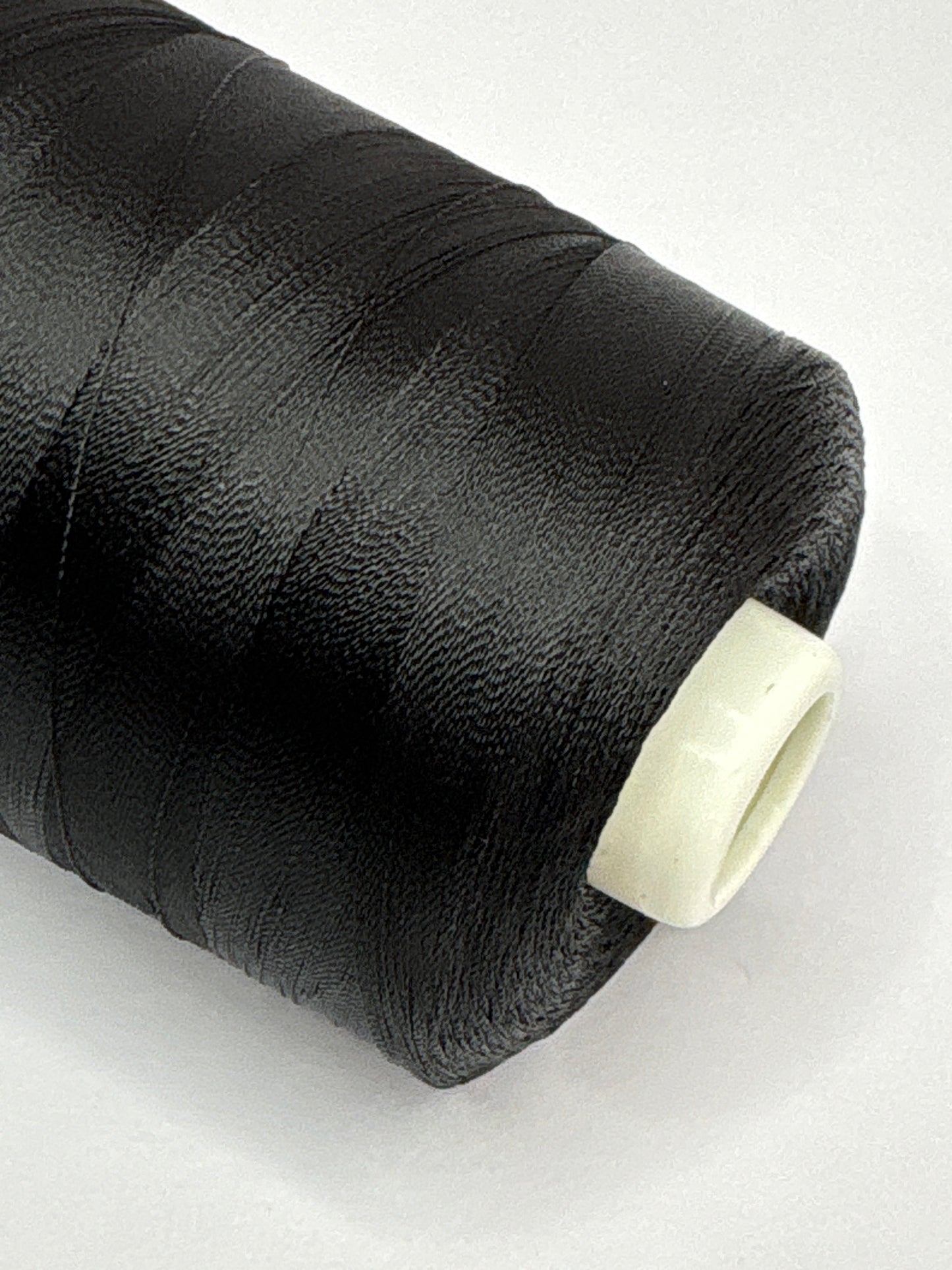 レーヨン150ⅾ/2　ミシン刺繍糸（ボリューム感のある仕上がり）白・黒・生成