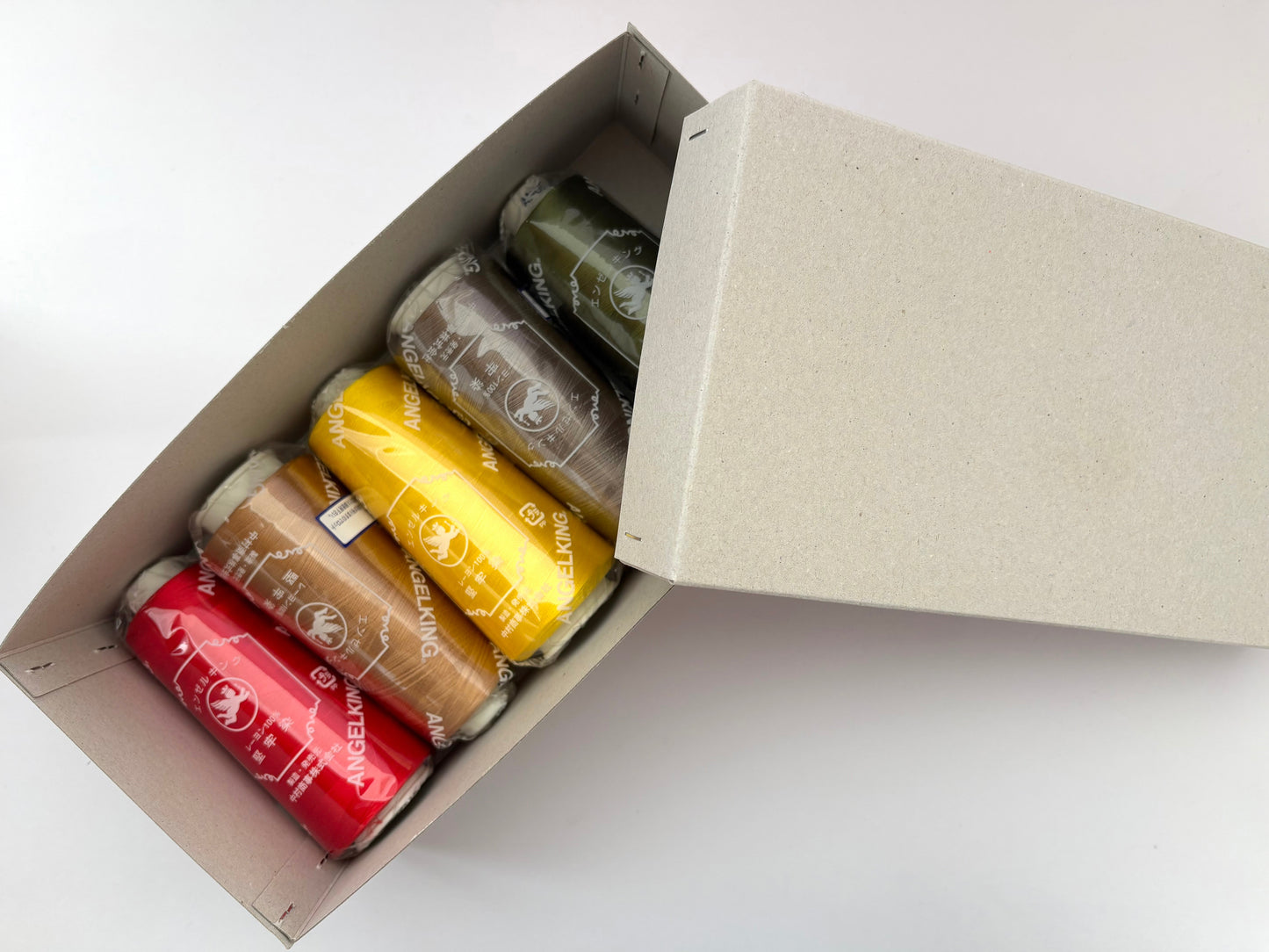 レーヨン収納用ケース（工業用レーヨン糸サイズが12本収まる箱）