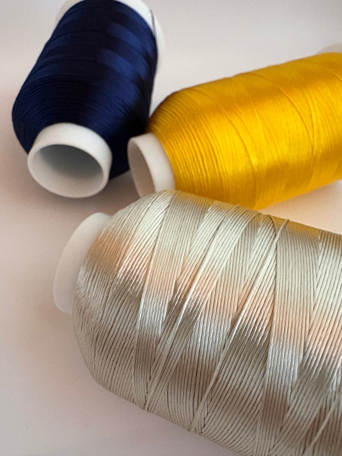 ワッペンロック糸（ワッペン縁かがり・チェーンステッチにおすすめ太めレーヨン糸）