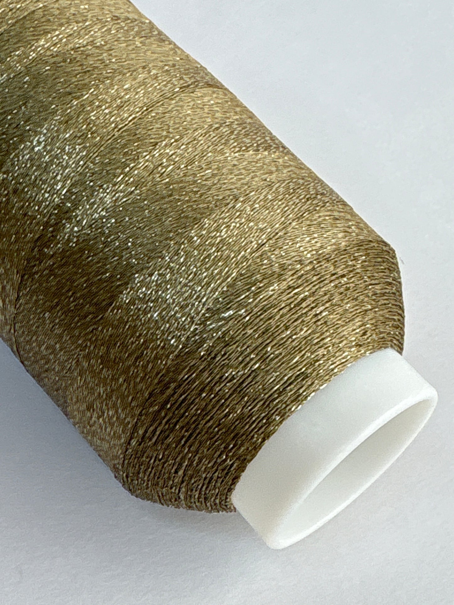 ラメステージマット3000ｍ（大人な色合いのラメ刺繍糸）