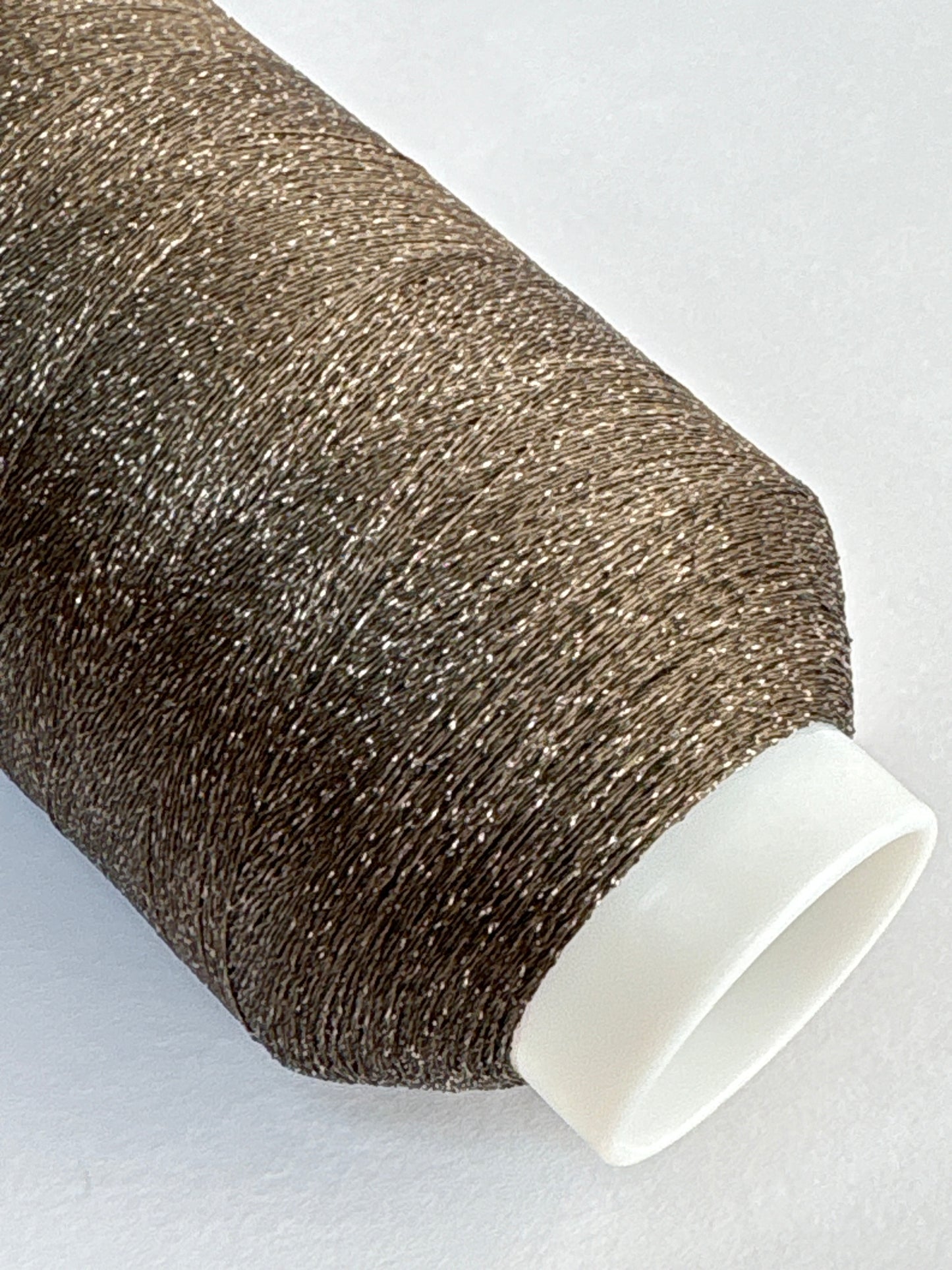 ラメステージマット3000ｍ（大人な色合いのラメ刺繍糸）