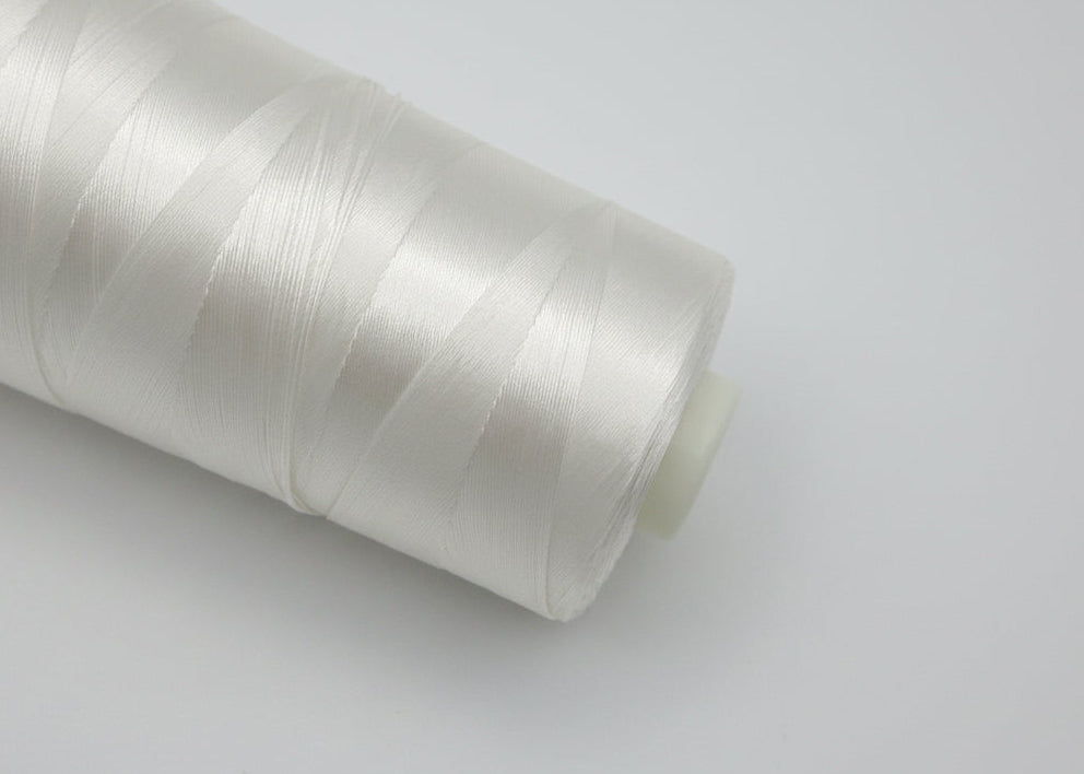 レーヨン300d/2（サガラ刺繍・ワッペンロックにも使える艶やかなレーヨン糸）白・黒・生成