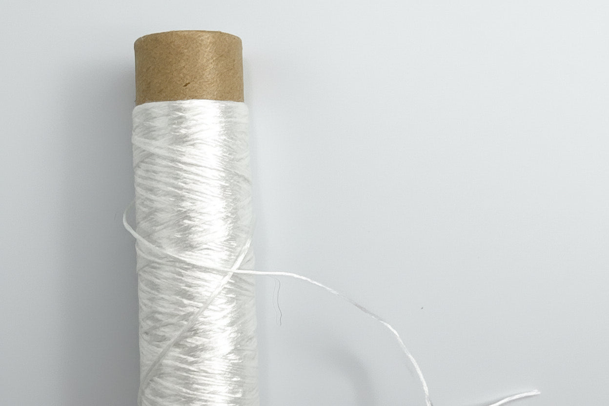 正絹平糸　シルク100％刺しゅう糸　シガレット巻　白・黒