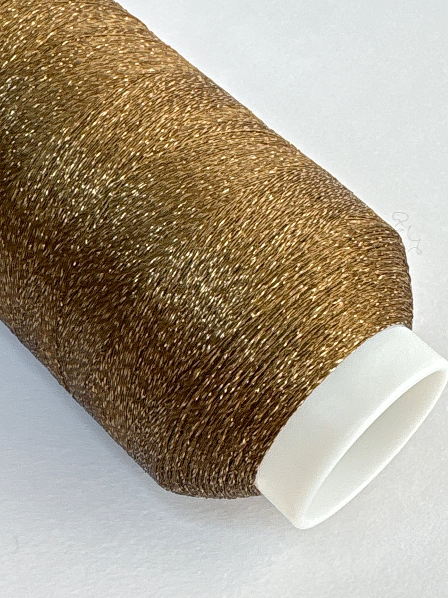 ラメステージマット3000ｍ（大人な色合いのラメ刺繍糸）