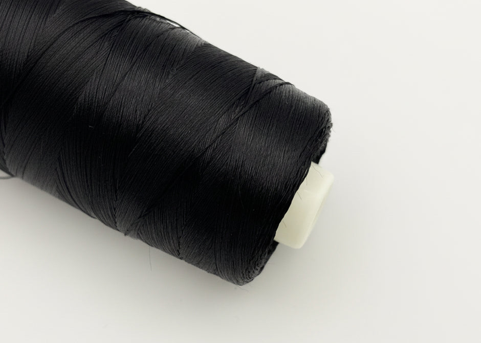 レーヨン300d/2（サガラ刺繍・ワッペンロックにも使える艶やかなレーヨン糸）白・黒・生成