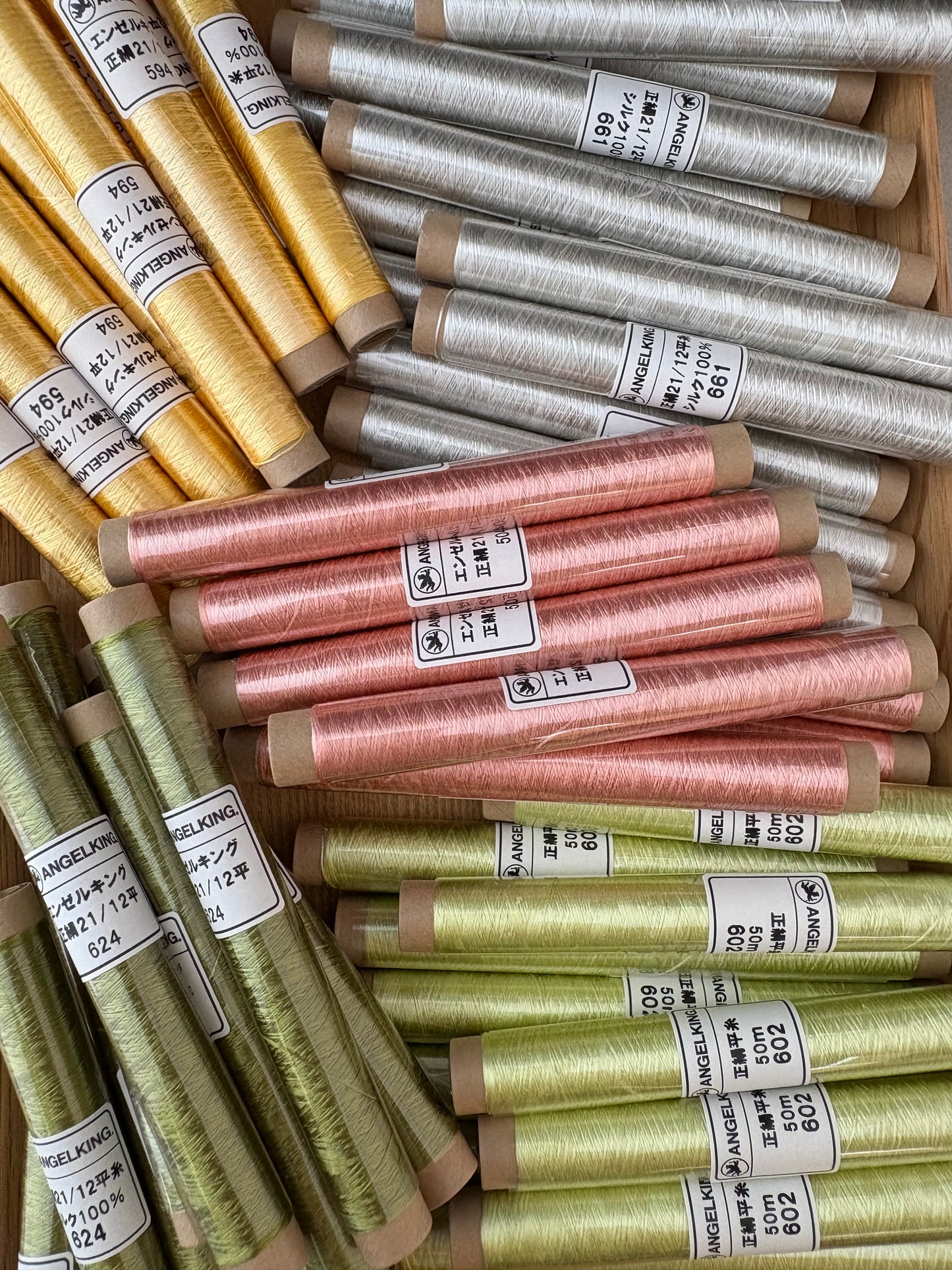 正絹平糸　シルク100％刺しゅう糸　シガレット巻　色番566〜593