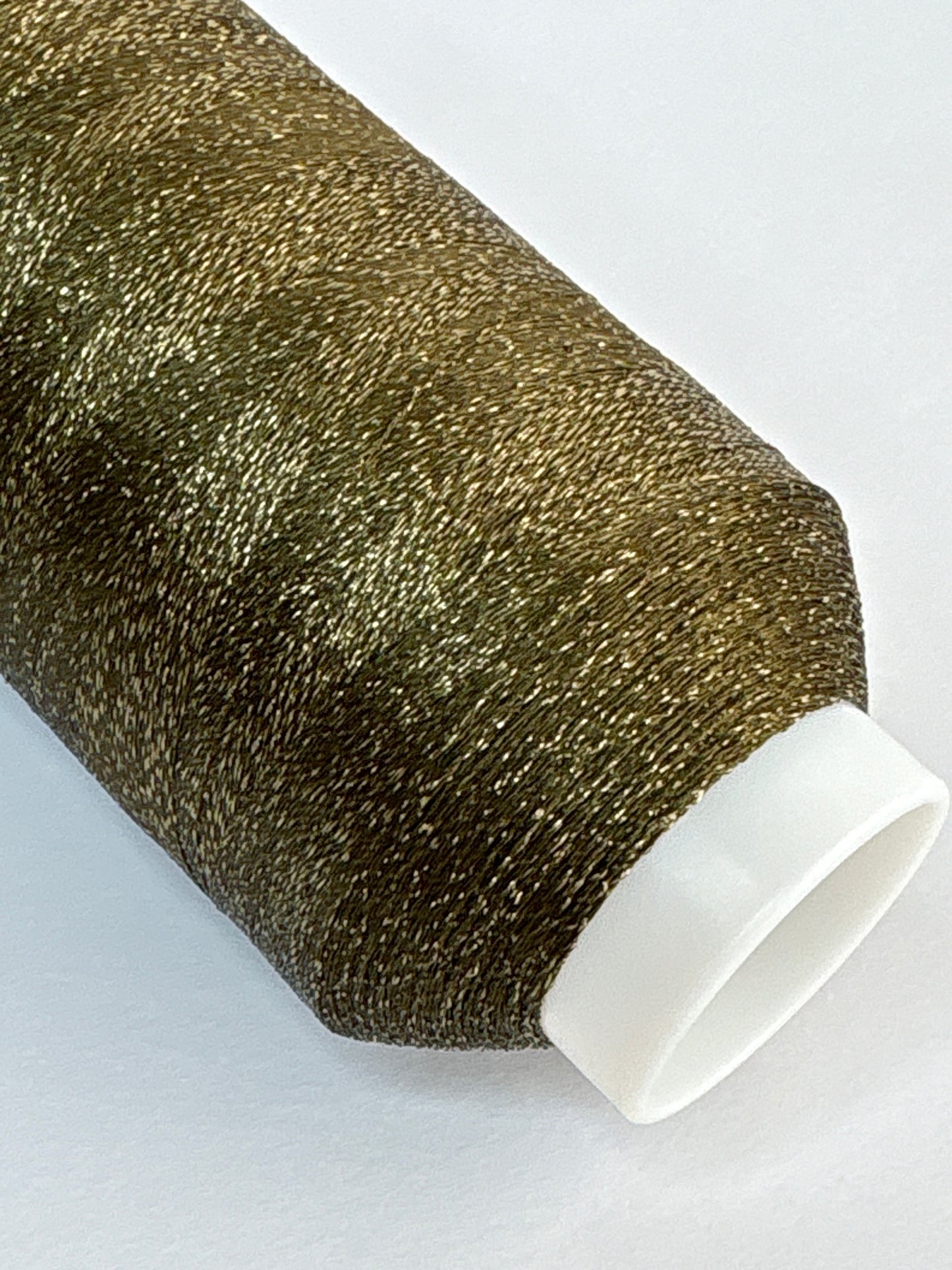 ラメステージマット3000ｍ（大人な色合いのラメ刺繍糸）