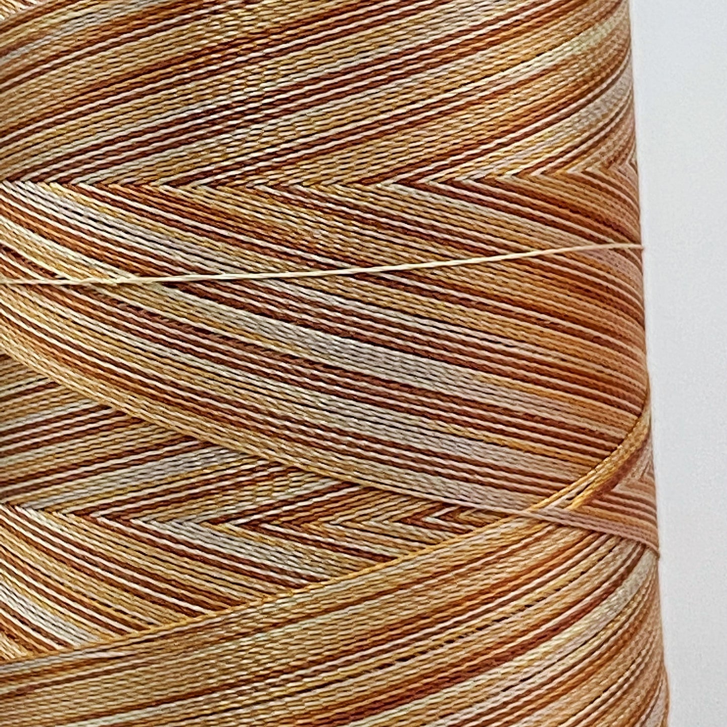 レーヨン120d/2 カスリ（コントラストが綺麗な刺繍仕上がり）