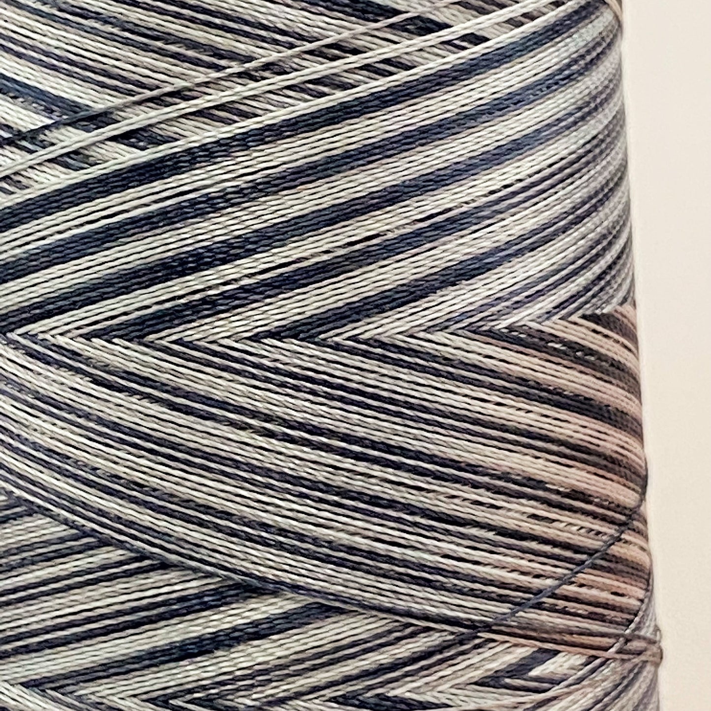 レーヨン120d/2 カスリ（コントラストが綺麗な刺繍仕上がり）