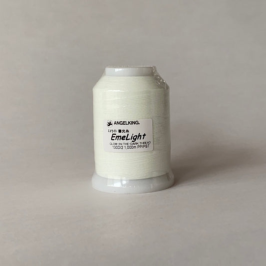エメライト蓄光糸（光を蓄え暗闇で発光・特殊糸）