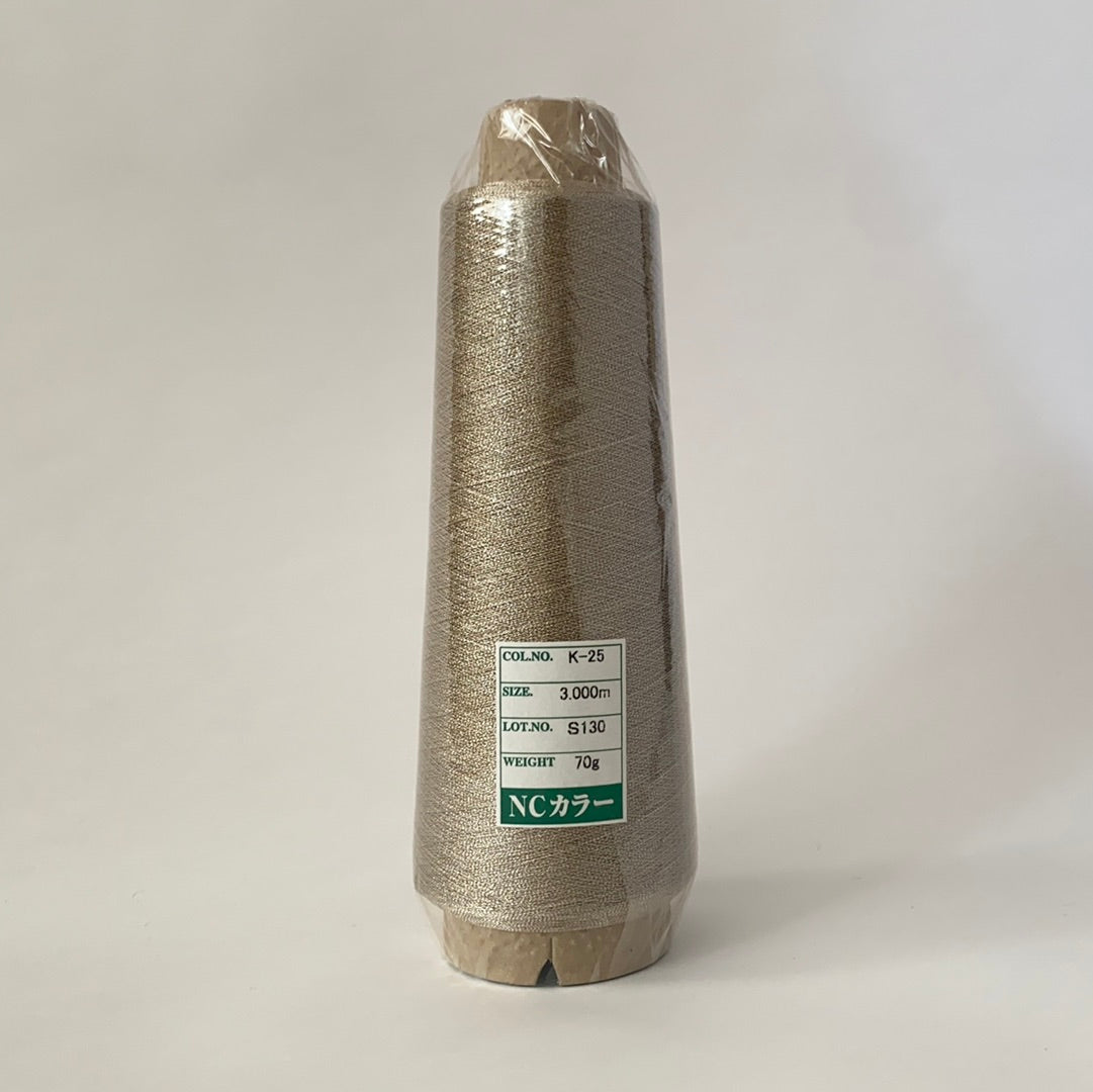 NCカラー蛇腹（蛇腹加工で奥行きのある輝きのメタリック糸）