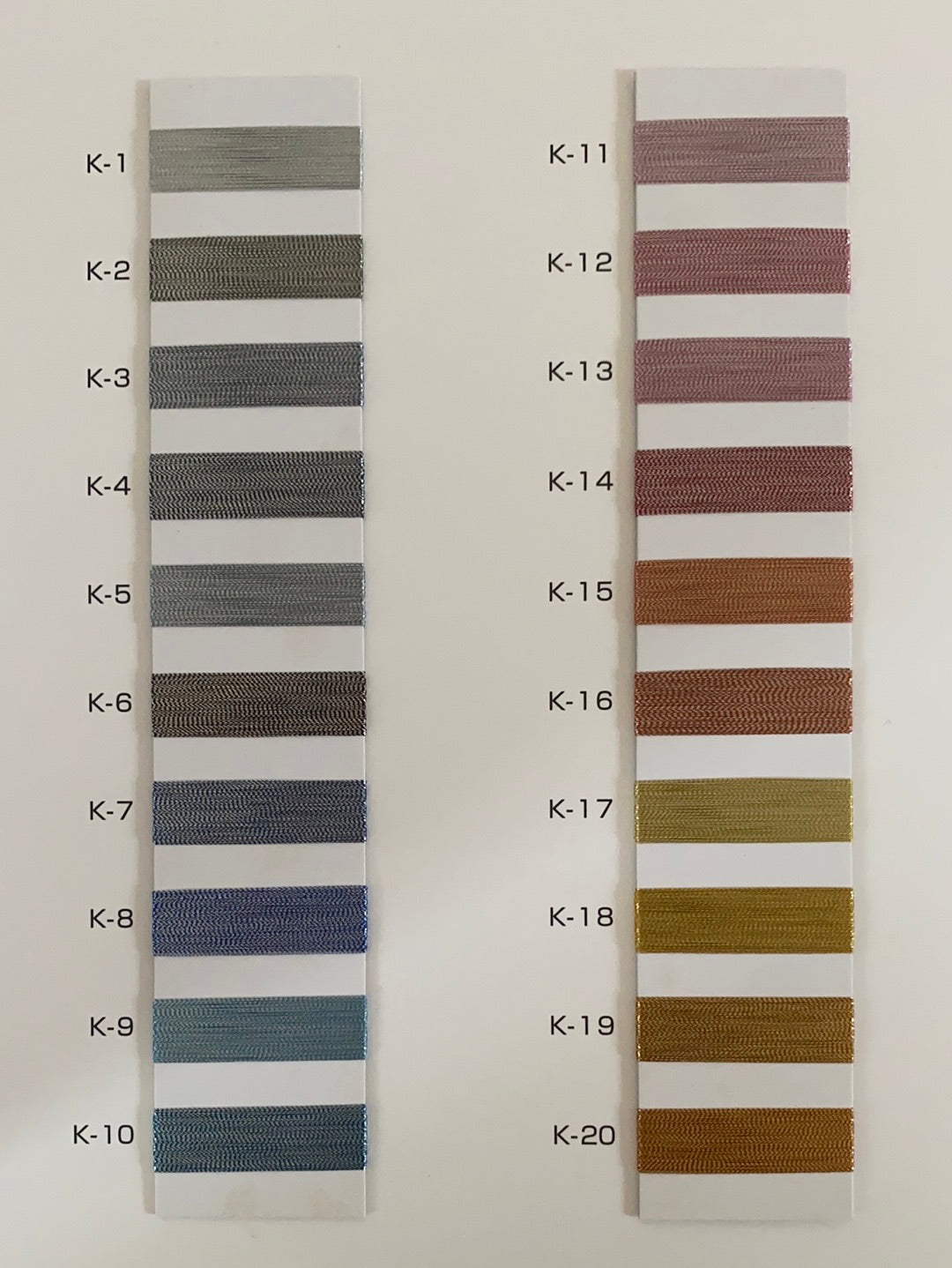 NCカラー蛇腹（蛇腹加工で奥行きのある輝きのメタリック糸）