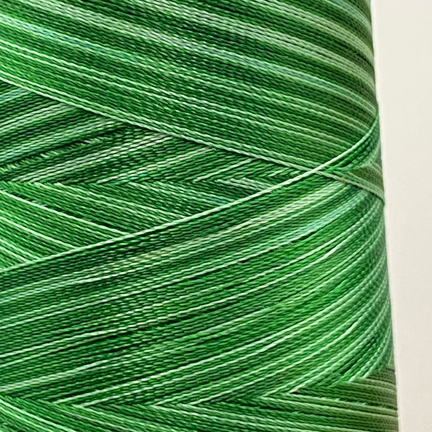 レーヨン120d/2 カスリ（コントラストが綺麗な刺繍仕上がり）