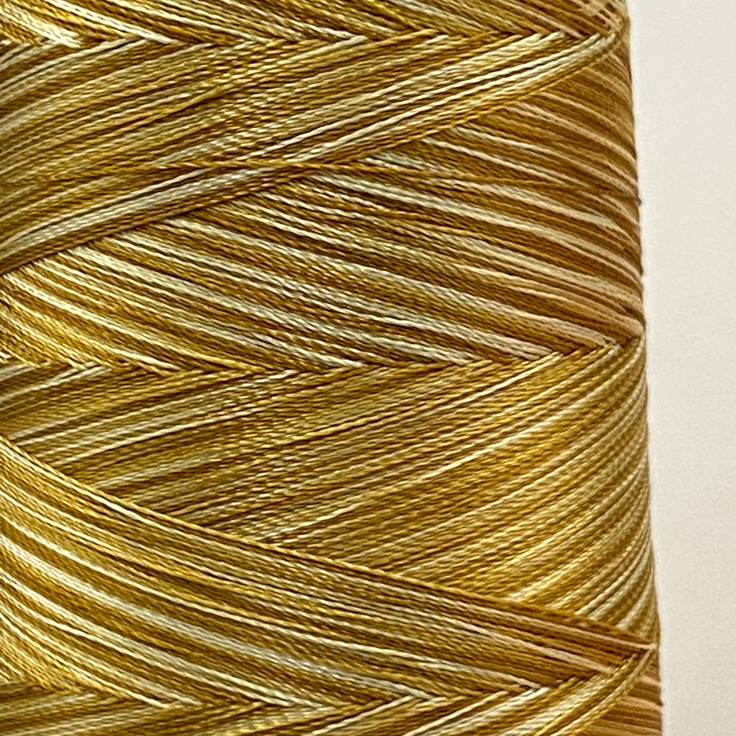 レーヨン120d/2 カスリ（コントラストが綺麗な刺繍仕上がり）