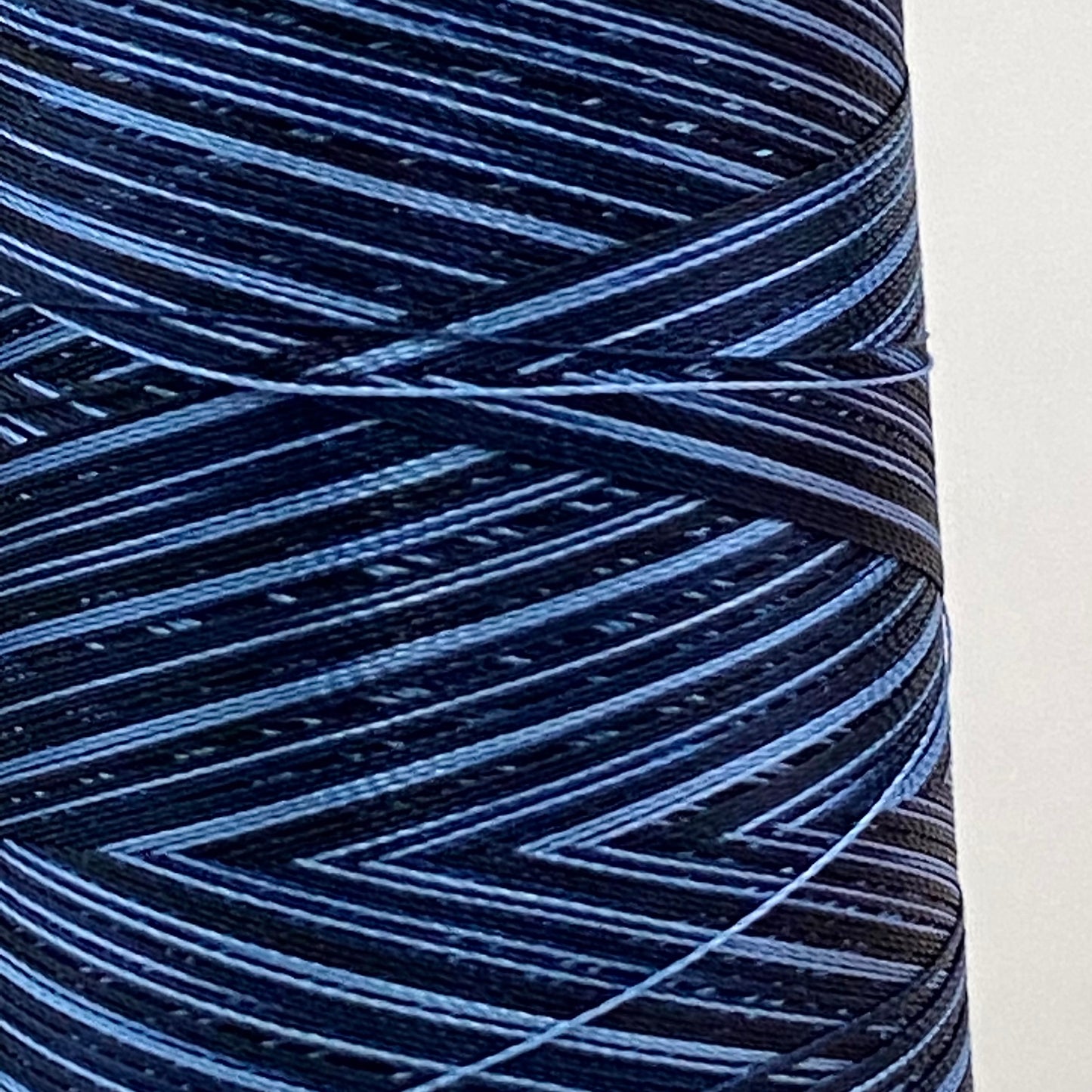 レーヨン120d/2 カスリ（コントラストが綺麗な刺繍仕上がり）