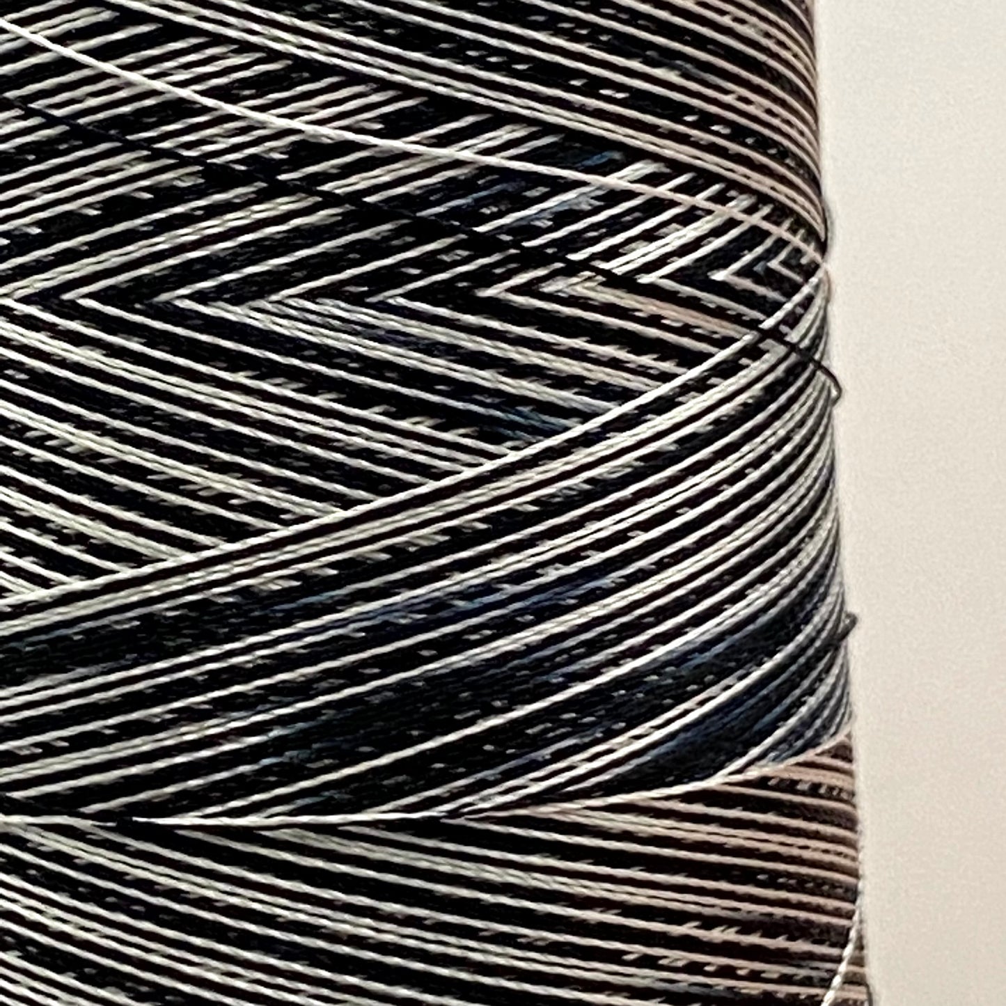 レーヨン120d/2 カスリ（コントラストが綺麗な刺繍仕上がり）