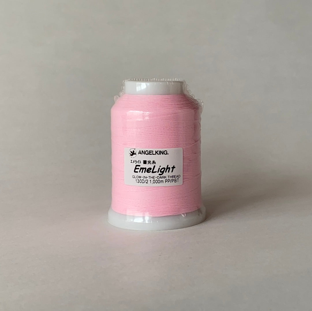 エメライト蓄光糸（光を蓄え暗闇で発光・特殊糸）