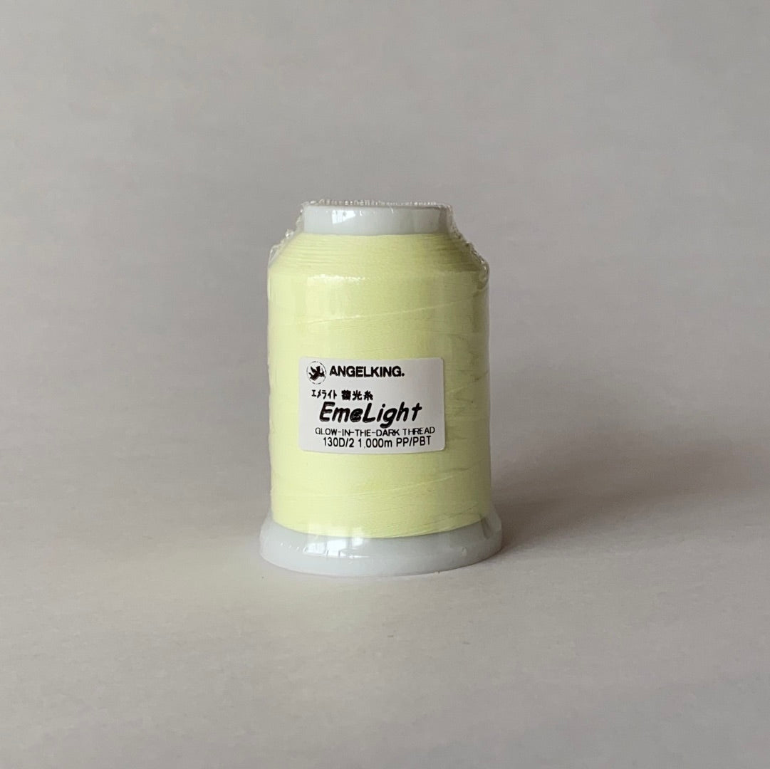 エメライト蓄光糸（光を蓄え暗闇で発光・特殊糸）