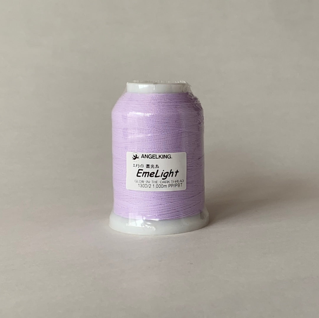 エメライト蓄光糸（光を蓄え暗闇で発光・特殊糸）