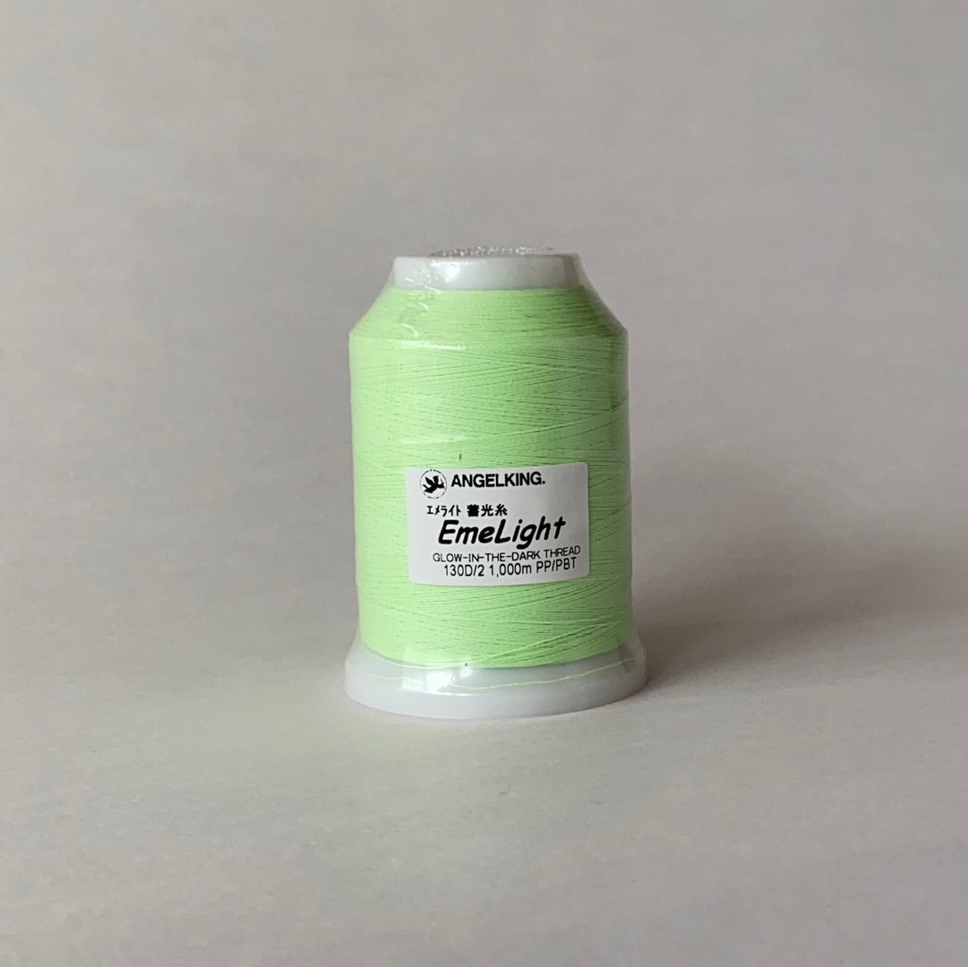 エメライト蓄光糸（光を蓄え暗闇で発光・特殊糸）